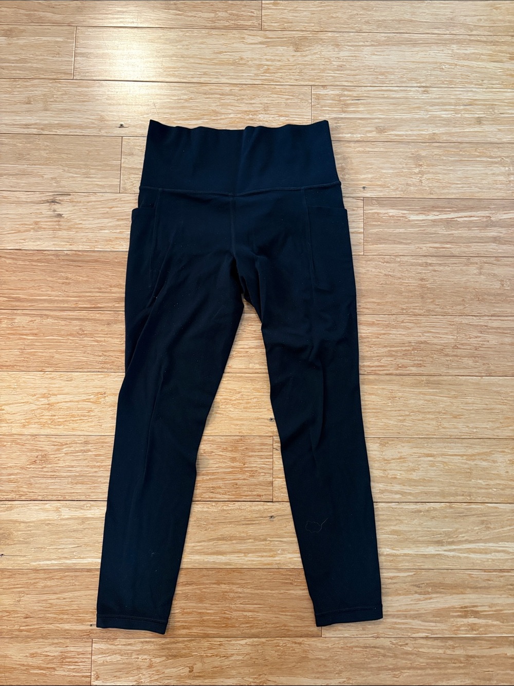 Athleta Salutation Stash Pocket 7/8 Tight